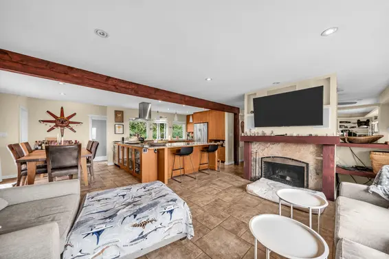562 Alpine Court, North Vancouver For Sale - image 5