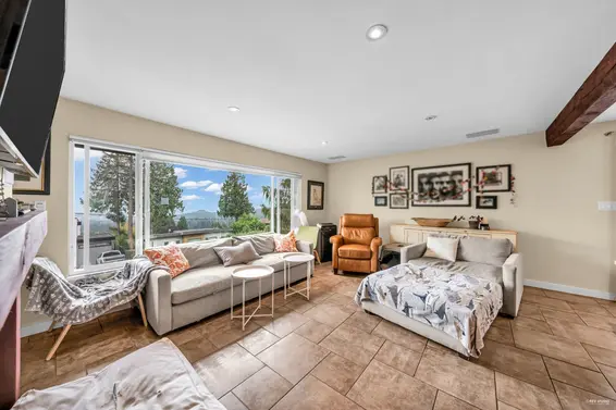 562 Alpine Court, North Vancouver For Sale - image 6