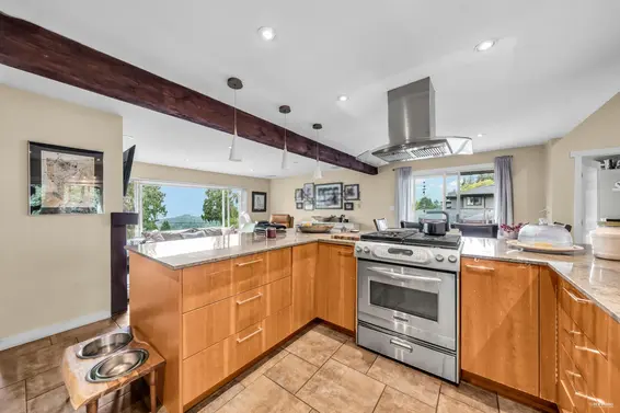 562 Alpine Court, North Vancouver For Sale - image 8