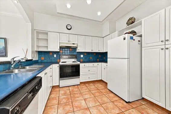 403 121 West 29th Street, North Vancouver For Sale - image 11