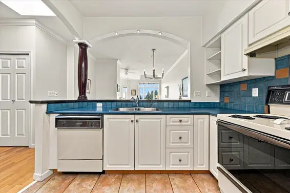 403 121 West 29th Street, North Vancouver For Sale - image 13