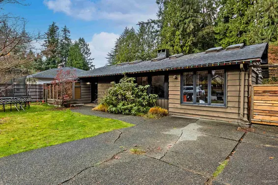 3929 Sunset Boulevard, North Vancouver