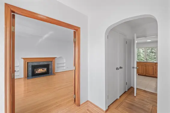 3894 Sunnycrest Drive, North Vancouver For Sale - image 9