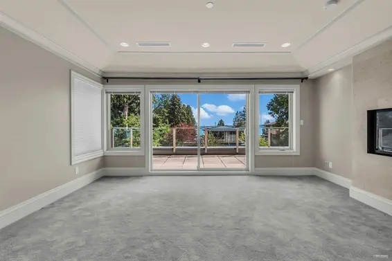 2566 Marine Drive, West Vancouver For Sale - image 11