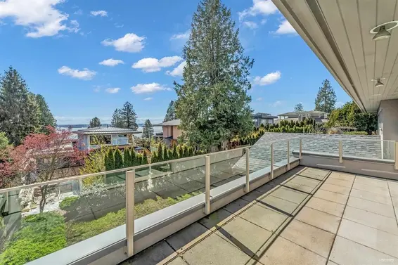 2566 Marine Drive, West Vancouver For Sale - image 14