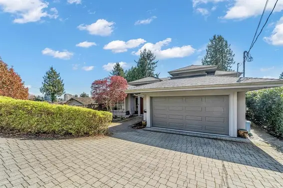 2566 Marine Drive, West Vancouver For Sale - image 18