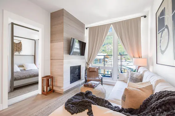 408 6687 Nelson Avenue, West Vancouver