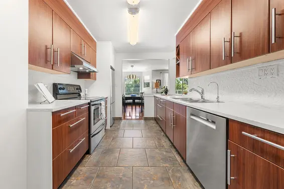 202 1000 Bowron Court, North Vancouver For Sale - image 8