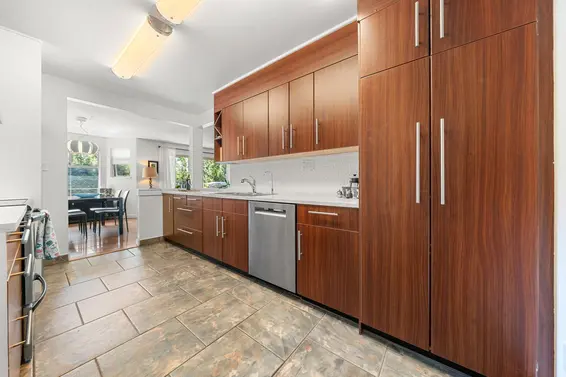 202 1000 Bowron Court, North Vancouver For Sale - image 9