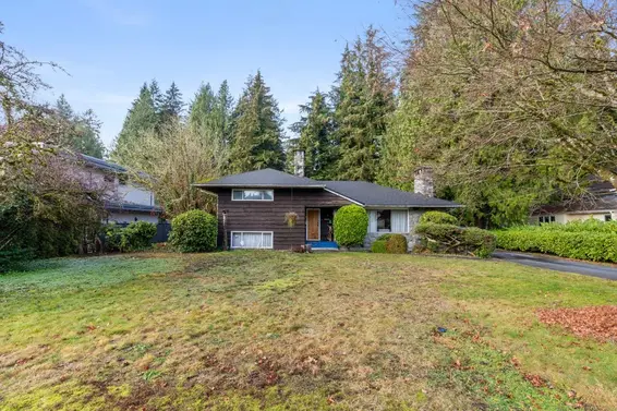 4275 Lions Avenue, North Vancouver For Sale - image 11