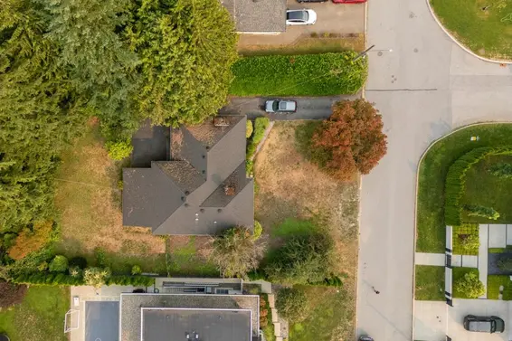 4275 Lions Avenue, North Vancouver For Sale - image 2