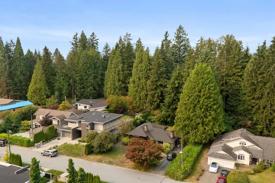 4275 Lions Avenue, North Vancouver For Sale - image 3