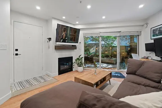 C2 332 Lonsdale Avenue, North Vancouver For Sale - image 3