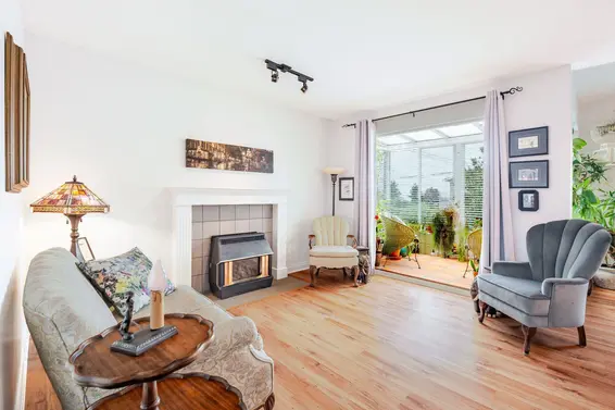 3298 Mahon Avenue, North Vancouver For Sale - image 2