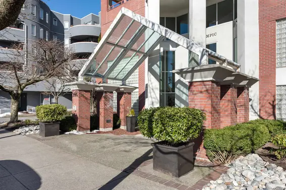 1202 130 East 2nd Street, North Vancouver For Sale - image 2
