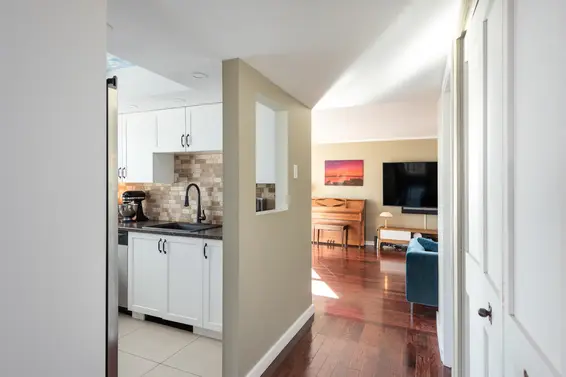 1202 130 East 2nd Street, North Vancouver For Sale - image 4