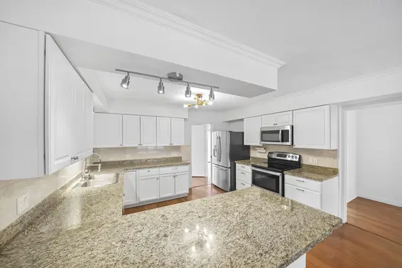 6 2206 Folkestone Way, West Vancouver For Sale - image 8