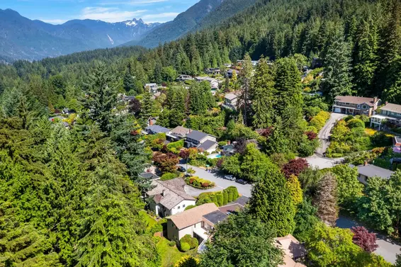 715 Alpine Court, North Vancouver For Sale - image 10