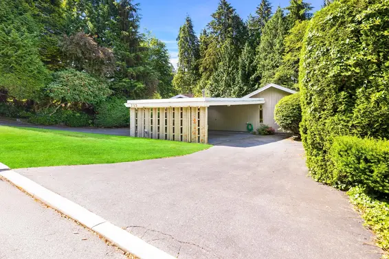 715 Alpine Court, North Vancouver For Sale - image 3