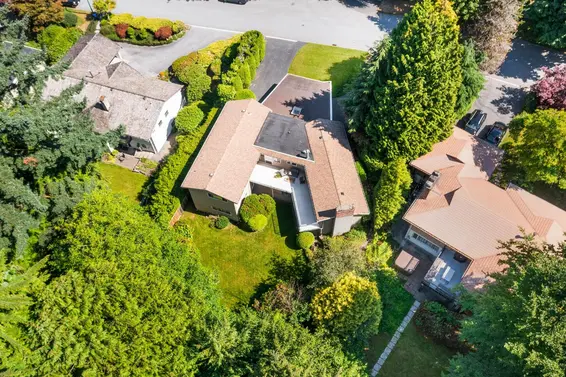715 Alpine Court, North Vancouver For Sale - image 7