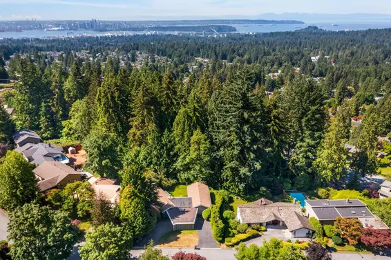715 Alpine Court, North Vancouver For Sale - image 9