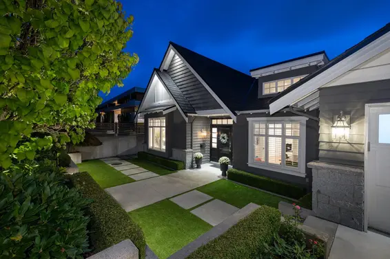977 Melbourne Avenue, North Vancouver For Sale - image 2