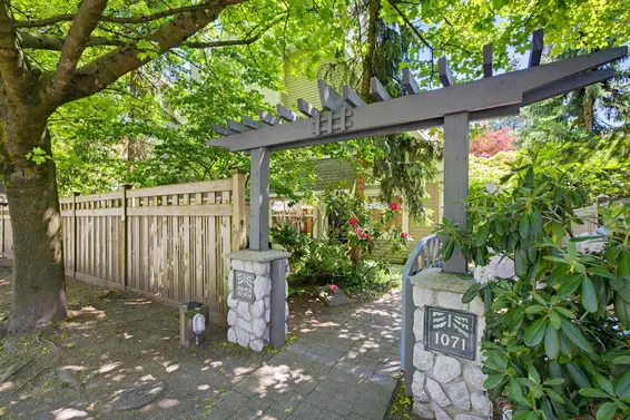 2 1071 Lynn Valley Road, North Vancouver For Sale - image 30