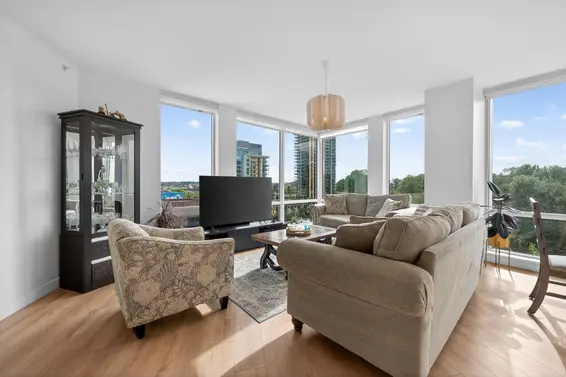 807 1500 Fern Street, North Vancouver For Sale - image 2