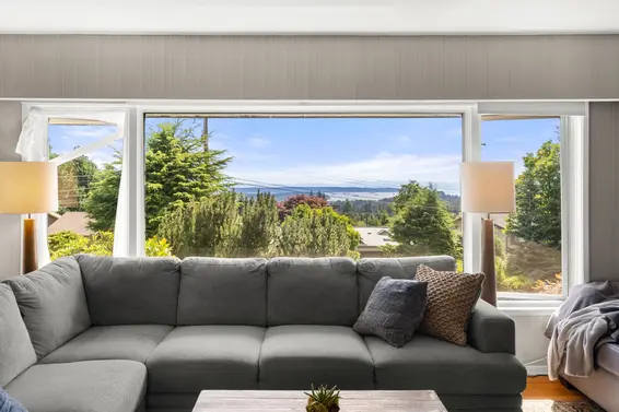 674 Blueridge Avenue, North Vancouver