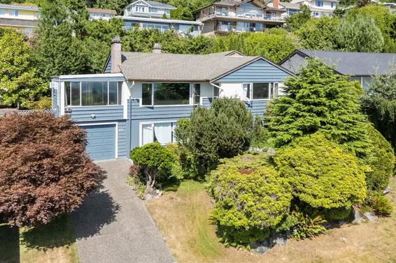 674 Blueridge Avenue, North Vancouver For Sale - image 2
