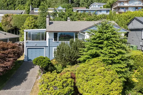 674 Blueridge Avenue, North Vancouver For Sale - image 3