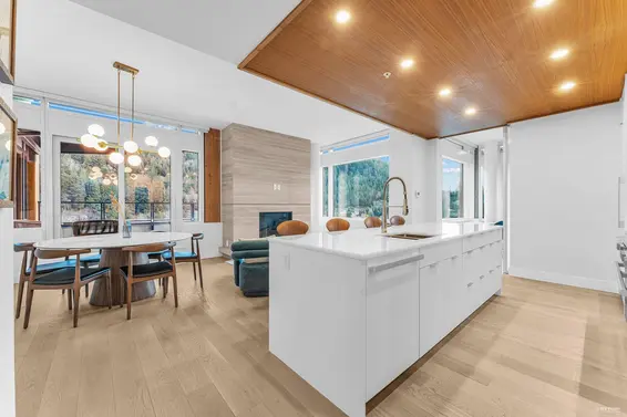 1002 6707 Nelson Avenue, West Vancouver For Sale - image 3