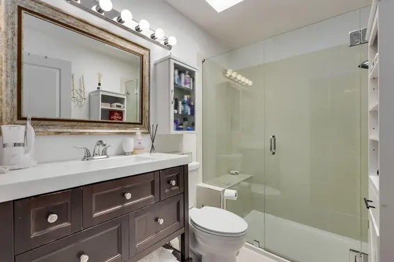 208 East 5th Street, North Vancouver For Sale - image 17