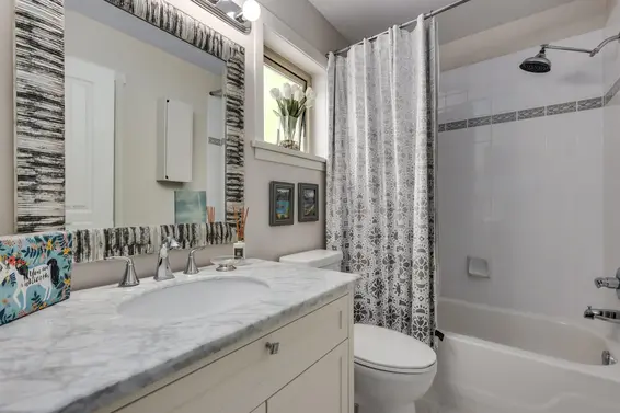 208 East 5th Street, North Vancouver For Sale - image 21