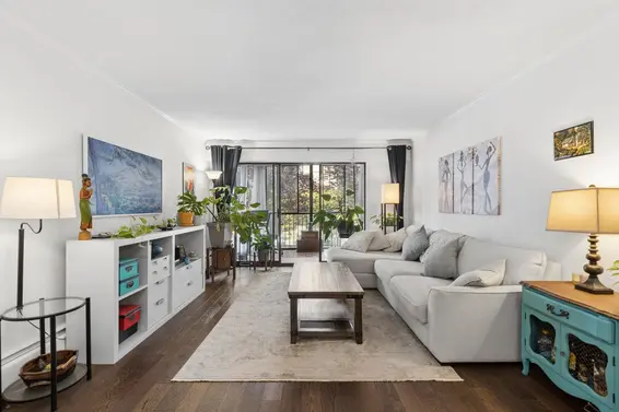 201 127 East 4th Street, North Vancouver For Sale - image 2
