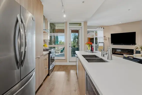 411 3602 Aldercrest Drive, North Vancouver For Sale - image 5