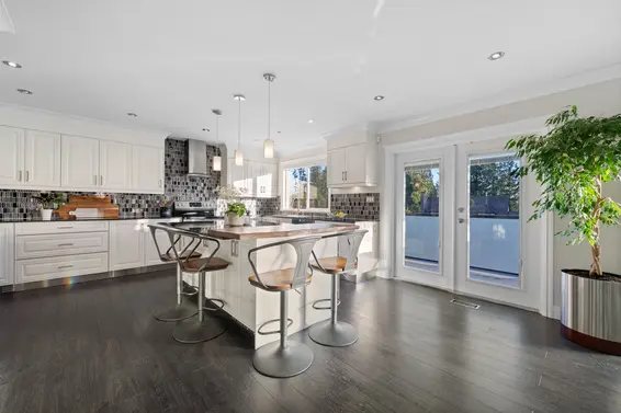 906 Strathaven Drive, North Vancouver For Sale - image 4