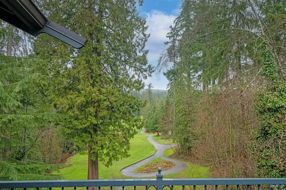 304 1140 Strathaven Drive, North Vancouver