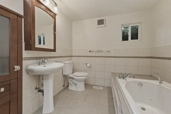 233 Tyee Drive, West Vancouver For Sale - image 25