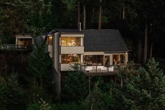 8595 Ansell Place, West Vancouver