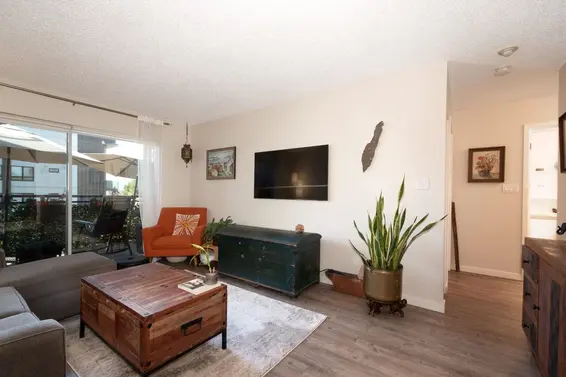 305 1550 Chesterfield Avenue, North Vancouver For Sale - image 6