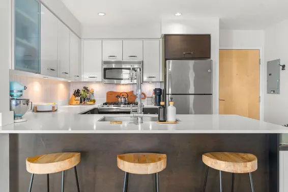 206 935 West 16th Street, North Vancouver For Sale - image 7