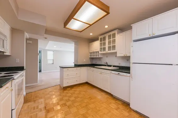 895 East 12th Street, North Vancouver For Sale - image 27