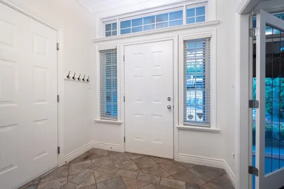 338 North Dollarton Highway, North Vancouver For Sale - image 4