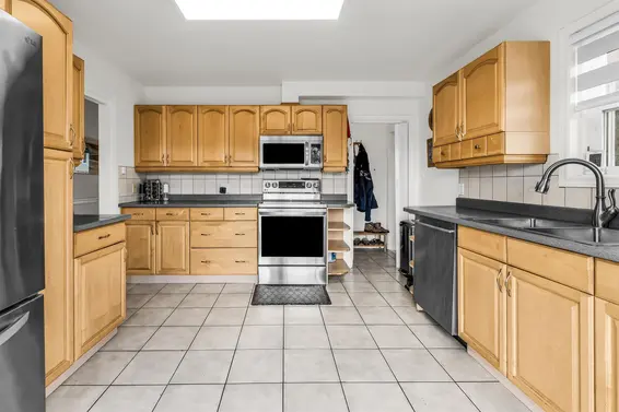 351 Beachview Drive, North Vancouver For Sale - image 11