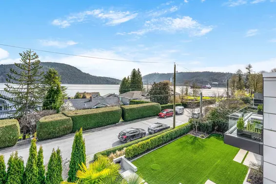 351 Beachview Drive, North Vancouver For Sale - image 2