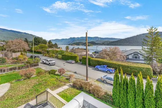 351 Beachview Drive, North Vancouver For Sale - image 3