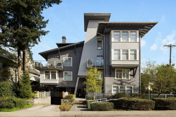 302 118 West 22nd Street, North Vancouver