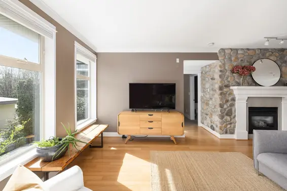 302 118 West 22nd Street, North Vancouver For Sale - image 4