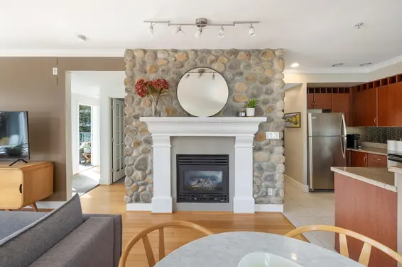 302 118 West 22nd Street, North Vancouver For Sale - image 8